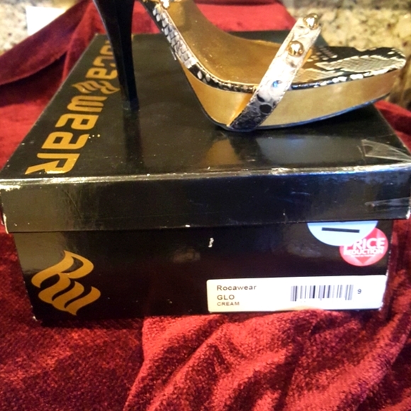 Women Shoes - Picture 14 of 16